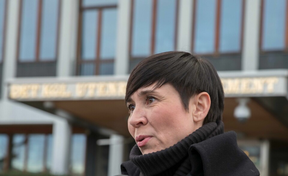 – Norge utviser én diplomat ved den russiske ambassaden i Oslo som reaksjon på giftangrepet i Storbritannia sier utenriksminister Ine Eriksen Søreide (H).