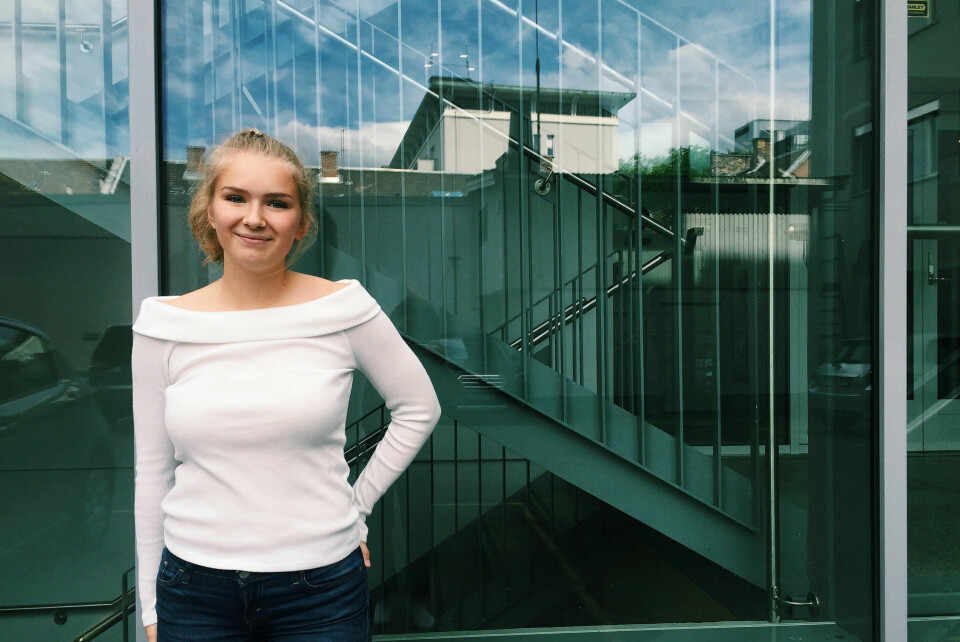 17 år gamle Linnea Lundqvist forteller at mange på hennes alder kjenner på presset om å se perfekt ut, men at det kan være vanskelig å innrømme. – Jeg tror mange legger skylden på seg selv. De tenker kanskje at «jeg er ikke bra nok, og det er min egen feil». 17 år gamle Linnea Lundqvist forteller at mange på hennes alder kjenner på presset om å se perfekt ut, men at det kan være vanskelig å innrømme. – Jeg tror mange legger skylden på seg selv. De tenker kanskje at «jeg er ikke bra nok, og det er min egen feil».