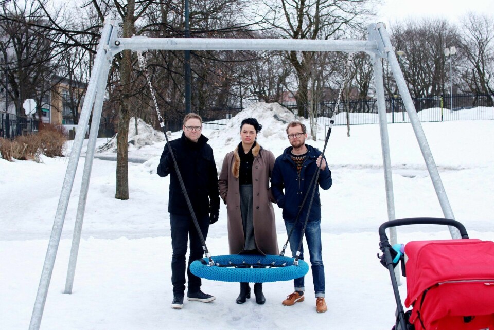 Aksjon: Royne Berget, Palma Kleppe og Frode Thorjussen mener bemanningen i norske barnehager er uforsvarlig lav. De håper foreldre med barn i barnehage vil engasjere seg i aksjonen de har startet. FOTO: JENS MARIUS SÆTHER