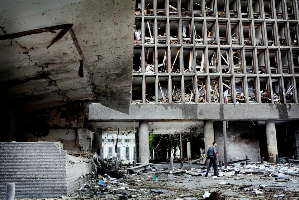 TERROR I NORGE: Høyblokka, slik den så ut bare minutter etter at bomben gikk av 22. juli 2011. FOTO: ANNIKEN C. MOHR.