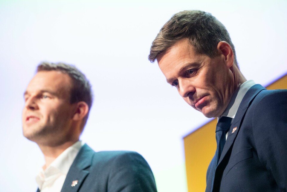 Kjell Ingolf Ropstad (t.v.) sin side vant kampen om retningsvalget i KrF i 2018. Knut Arild Hareide ønsket at partiet skulle orientere seg mot venstresiden. Gardermoen 20181102.
Nestleder Kjell Ingolf Ropstad (t.v.) sin side vant mens forslaget til partileder Knut Arild Hareide om å søke regjeringsmakt med Ap og Sp ble nedstemt under KrFs ekstraordinære landsmøte på Gardermoen fredag.
Foto: Håkon Mosvold Larsen / NTB