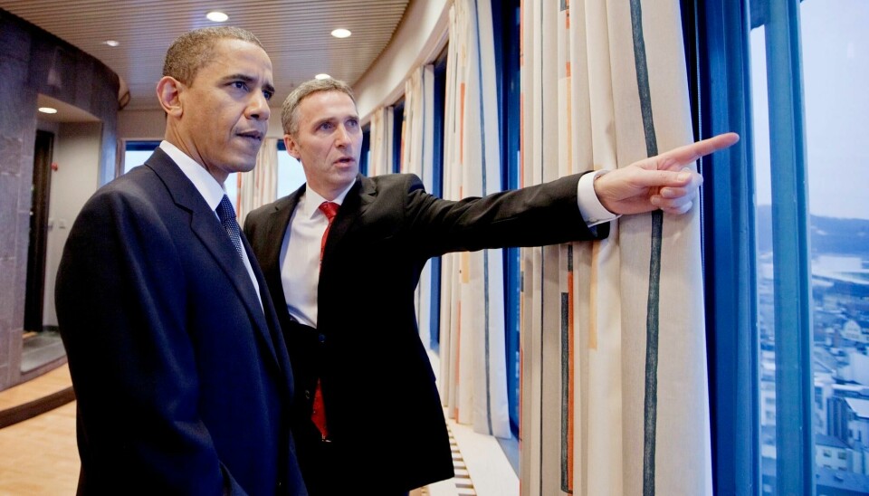 Daværende statsminister Jens Stoltenberg viste fram utsikten fra kontoret sitt i Høyblokka til tidligere president Barack Obama da han var i Oslo for å ta imot Nobels fredspris i desember 2009. Halvannet år senere ble regjeringskvartalet rammet av en bombe. Oslo 20091210.
Statsminister Jens Stoltenberg viser utsikten fra sitt kontor til fredsprisvinner Barack Obama før de bilaterale samtalene mellom USA og Norge i Oslo torsdag formiddag. Obama vil senere på dagen bli overrakt Nobels fredspris 2009.
Foto: Håkon Mosvold Larsen / NTB POOL