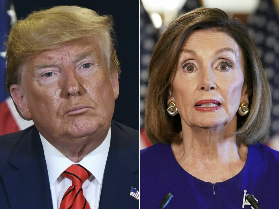 Demokratenes Nancy Pelosi vil ha president Donald Trump fjernet så fort som mulig, og er klar for å starte en ny riksrettsak mot ham om han ikke blir fjernet innen kort tid. (FILES) In this file combination of pictures created on September 24, 2019 shows US President Donald Trump at UN Headquarters in New York and US Speaker of the House Nancy Pelosi, Democrat of California, in Washington, DC, both taken on September 24, 2019, - US House Speaker Nancy Pelosi said January 10, 2021, she was ready to start second impeachment proceedings against President Donald Trump unless he was removed from office within days. (Photos by SAUL LOEB and MANDEL NGAN / AFP)
