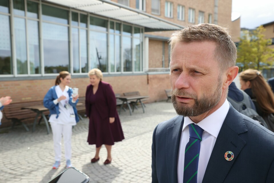 Helse- og omsorgsminister Bent Høie (H), her fotografert under et besøk på Rikshospitalet i fjor sommer. Oslo 20200512. Statsminister Erna Solberg og helse- og omsorgsminister Bent Høie holder pk på OUS Rikshospitalet for å dele nyheten om at regjeringen i revidert nasjonalbudsjett øker driftsbevilgningene til sykehusene med 5,5 milliarder kroner knyttet til koronavirusutbruddet. Dette sikrer at sykehusene kan dekke økte kostnader som følge av virusutbruddet og trappe opp igjen til mer normal pasientbehandling samtidig som beredskapsplanlegging, bemanningssituasjonen og smittevernhensyn ivaretas.Foto: Ørn E. Borgen / NTB