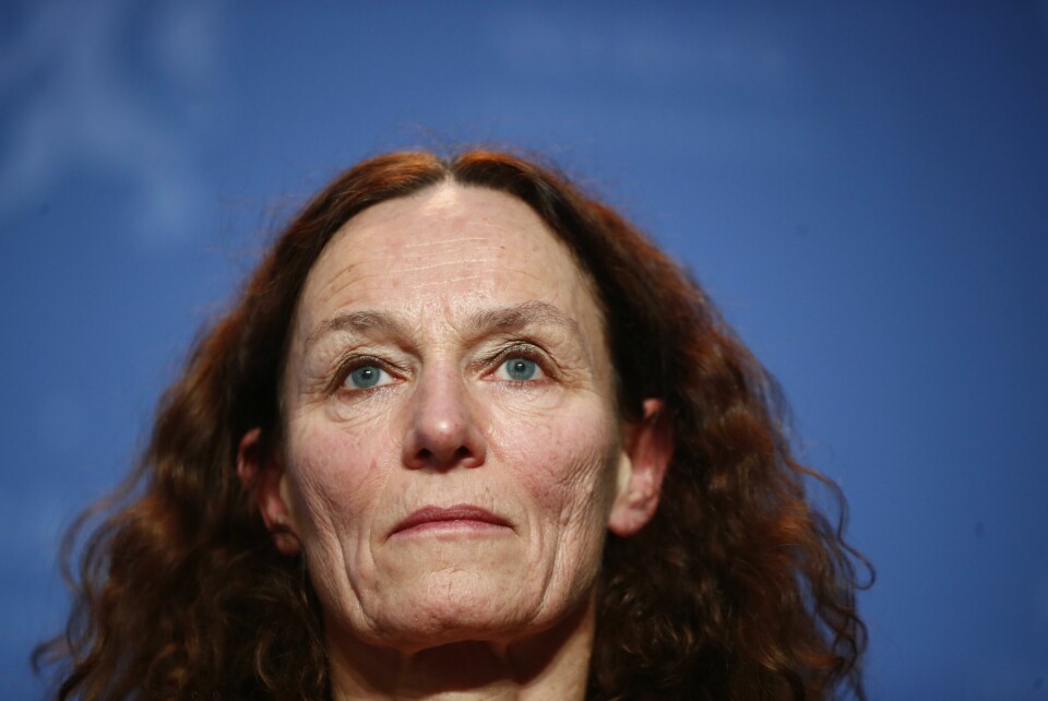 Sykehusene vil få merke at flere trenger innleggelse og intensivbehandling, advarer FHI-direktør Camilla Stoltenberg. Oslo 20210113. Justis- og beredskapsminister Monica Mæland og helse- og omsorgsminister Bent Høie på pressekonferanse om koronasituasjonen i Norge. Helsedirektør Bjørn Guldvog og direktør i Folkehelseinstituttet, Camilla Stoltenberg er og tilstede.Foto: Terje Pedersen / NTB