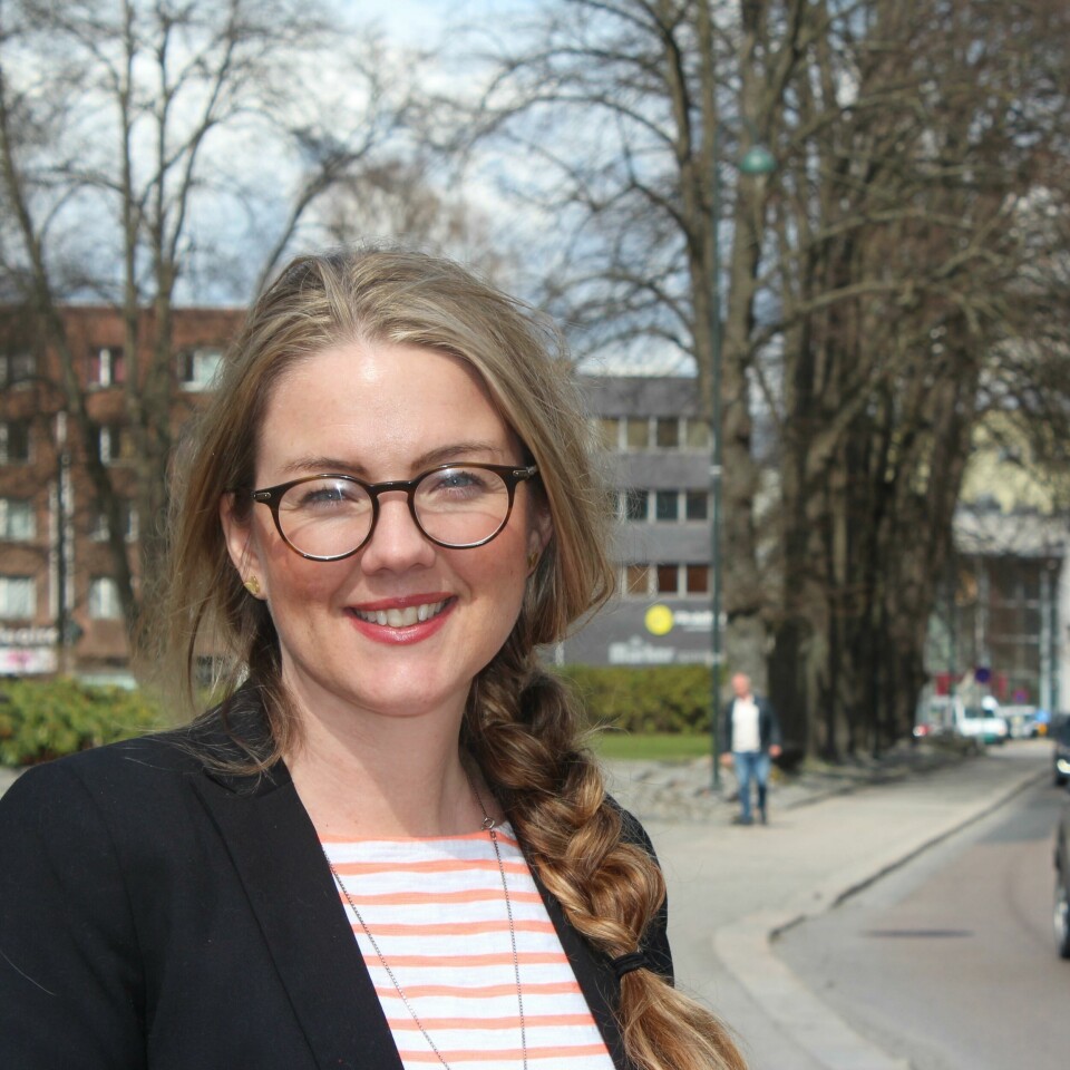 Cecilie Agnalt, gruppesekretær i Østfold Aps fylkestingsgruppe. Her ved Kirkeparken og rådhuset i Moss. Cecilie Agnalt, gruppesekretær i Østfold Aps fylkestingsgruppe. Her ved Kirkeparken og rådhuset i Moss.