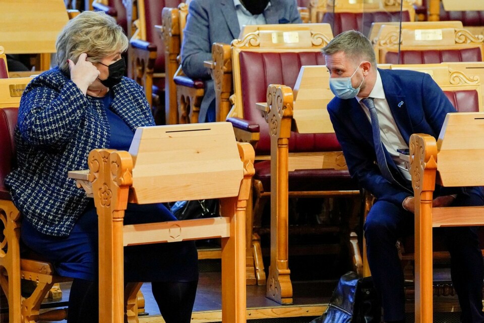 Statsminister Erna Solberg og helseminister Bent Høie har måttet tåle motbør fra opposisjonen gang på gang denne uka. Foto: Håkon Mosvold Larsen/NTB Statsminister Erna Solberg og helseminister Bent Høie har måttet tåle motbør fra opposisjonen gang på gang denne uka. Foto: Håkon Mosvold Larsen/NTB