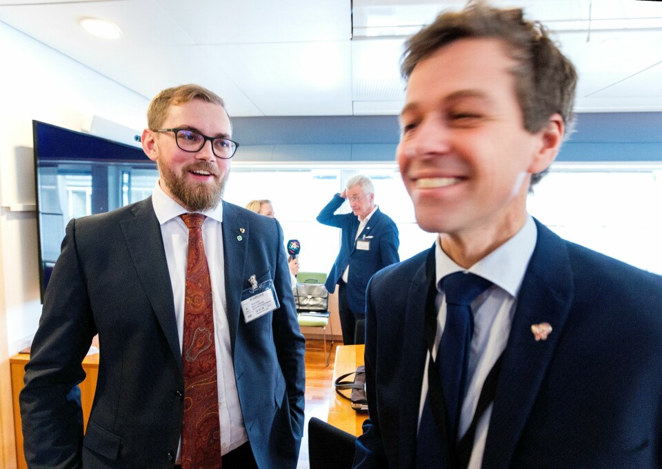 Bent-Joacim Bentzen, leder i Jernbaneforum Nord (t.v.), her med samferdselsminister Knut Arild Hareide (KrF). Oslo, NORGE 20200302. Samferdselsminister Knut Arild Hareide (KrF) sammen med Bent-Joacim Bentzen (t.v) Fylkesråd for samferdsel, Nordland fylkeskommune da de inviterte fylkene til ferjemøte mandag, etter at fire kystfylker og KS har gått sammen i kampen for mer penger til ferjene.Foto: Gorm Kallestad / NTB