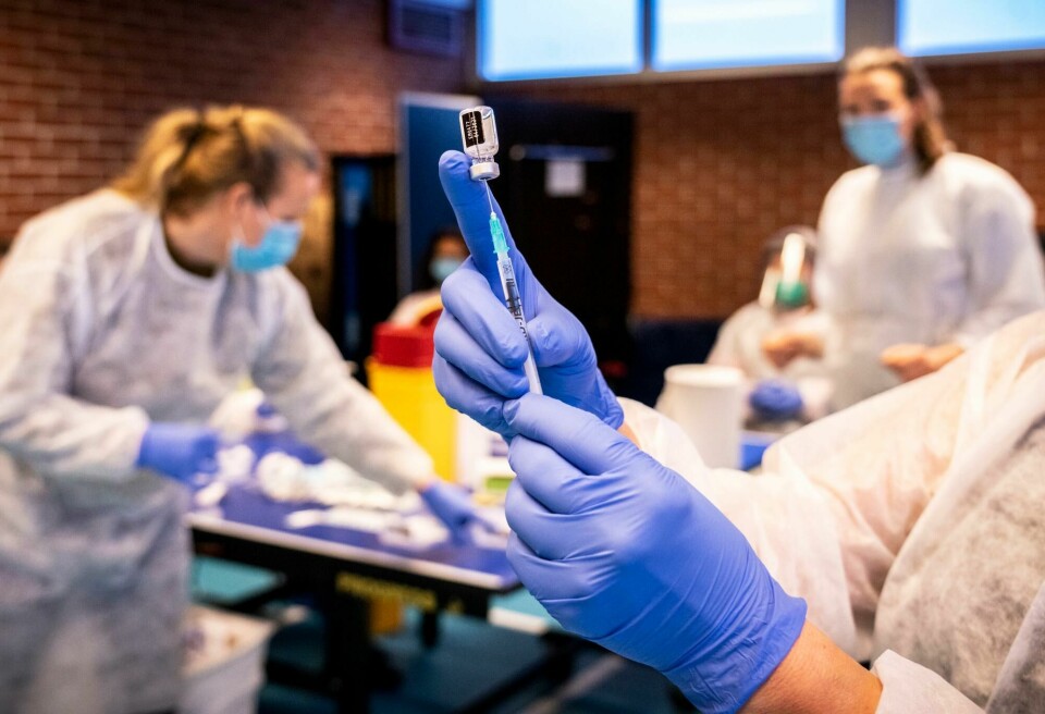 Epidemiolog ved Universitetet i Bern, Emma Hodcroft, mener at mange lang slurver med overvåkningen av koronaviruset. Drammen 20210121. Torsdag startet vaksinasjonen av innbyggere i Drammen som er over 85 år og som ikke bor på sykehjem.
I Drammenshallen fikk 150 personer og cirka 40 helsepersonell sin første koronavaksine godt hjulpet av rundt 35 ansatte fra forskjellige virksomheter i kommunen.Foto: Ole Berg-Rusten / NTB