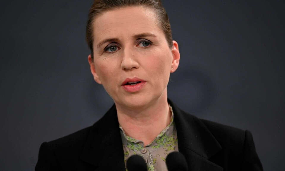 Danmarks statsminister Mette Frederiksen kan bli stilt for riksrett som følge av at mange millioner mink ble avlivet uten hjemmel på grunn av koronafrykt. København , Danmark 20200406. Statsminister Mette Frederiksen under en pressekonferanse om konoronaviruset (COVID-19) i København mandag kveld.Foto: Philip Davali / NTB