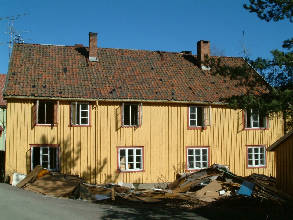 Marie Olaussen fikk kjøpt det gamle fattighuset i Holmestrand for 1 krone. Mange ville beskrevet det som ei rønne. RIMELIG: Marie Olaussen fikk kjøpt det gamle fattighuset i Holmestrand for 1 krone. Mange ville beskrevet det som ei rønne. Foto: Privat