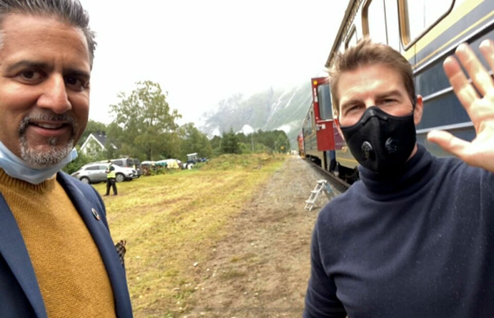 Kulturminister Abid Raja (t.v.) spilte tirsdag inn en videohilsen sammen med skuespiller Tom Cruise, som er i Romsdalen for å spille inn den sjuende filmen i «MIssion: Impossible»-serien. Kulturminister Abid Raja (t.v.) spilte tirsdag inn en videohilsen sammen med skuespiller Tom Cruise, som er i Romsdalen for å spille inn den sjuende filmen i «MIssion: Impossible»-serien.