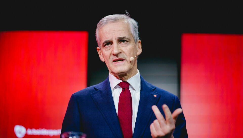 Partileder Jonas Gahr Støre svarer på spørsmål fra pressen etter talen til landsstyremøtet i Arbeiderpartiet. Foto: Stian Lysberg Solum/NTB