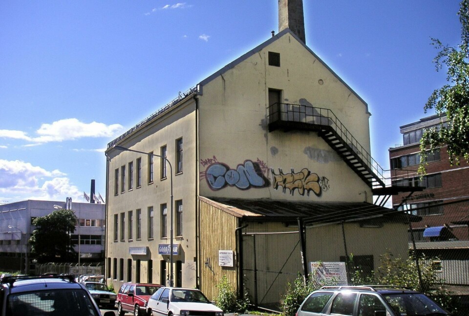 Bygningen i Gøteborggata 32 der Ole N. Ruuds møbelfabrikk hadde tilhold. I Folmers barndom ga fabrikken arbeid til 40 snekkere. Bygningen i Gøteborggata 32 der Ole N. Ruuds møbelfabrikk hadde tilhold. I Folmers barndom ga fabrikken arbeid til 40 snekkere.