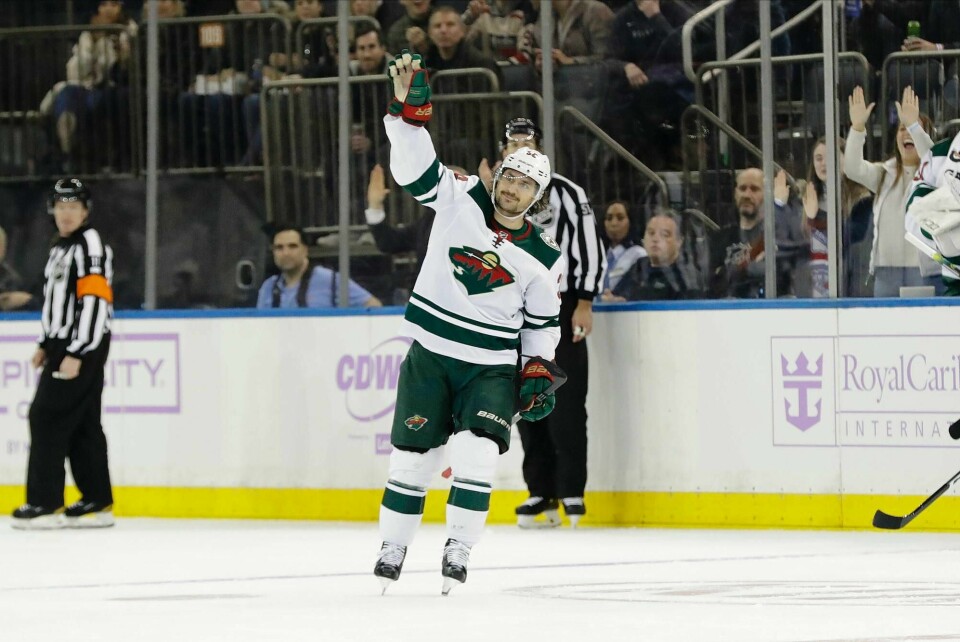 Mats Zuccarello (33) har ventet lenge, men natt til onsdag norsk tid er han tilbake i NHL-rekkene for Minnesota Wild.