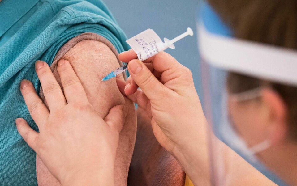Legemiddelverket har fått 1.264 meldinger om mistenkte bivirkninger av koronavaksiner. 166 regnes som alvorlige, men gir ikke grunnlag å endre anbefalingene.