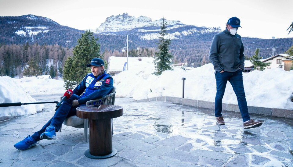 Henrik og Lars Kristoffersen (bak) på pressemøte i Cortina.