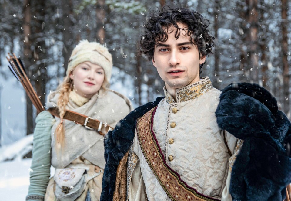 Cengiz Al fra «Skam» og «Alle utlendinger har lukka gardiner» trår nå til som den fjongt kledde prinsen i «Tre nøtter til Askepott» - der Astrid Smeplass spiller en annerledes heltinne. Foto: David Vu / Storm Films