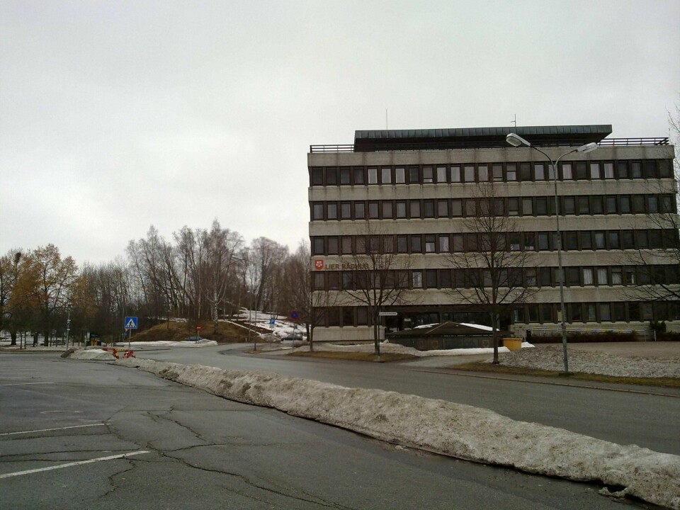 Én husstand med tre personer i Lier ble tirsdag evakuert som følge av et skred i en kvikkleiresone på eiendommen i januar.