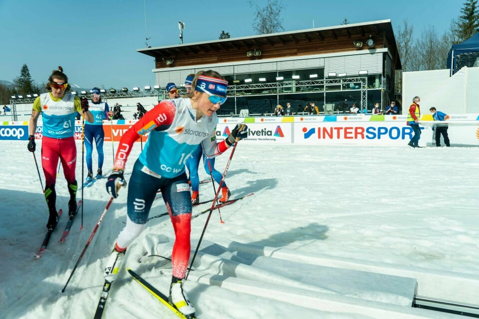 Maiken Caspersen Falla viser at hun ikke vil være noen kasteball i årets VM-sprint. I prologen ble hun kun slått av prologspesialist Johanna Hagström.