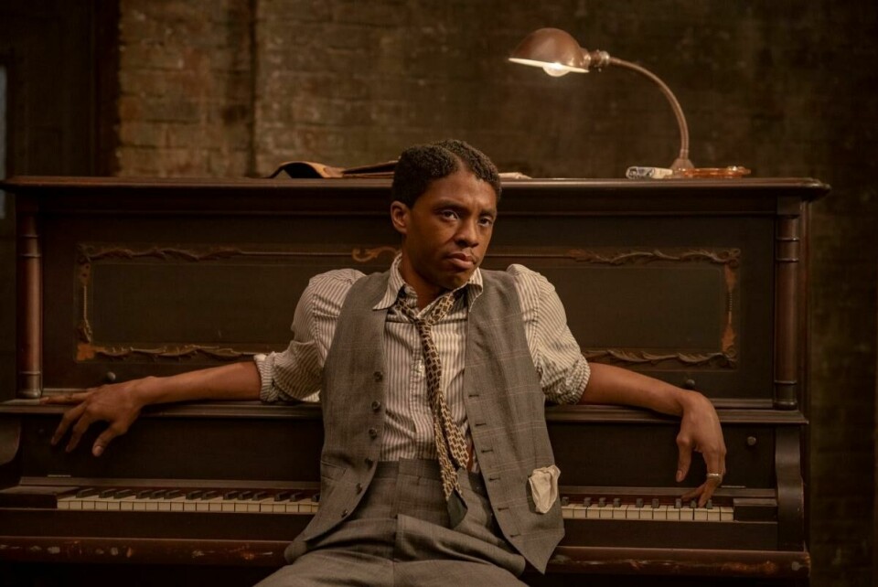 Avdøde Chadwick Boseman symboliserte framtida under omstridt prisutdeling ###