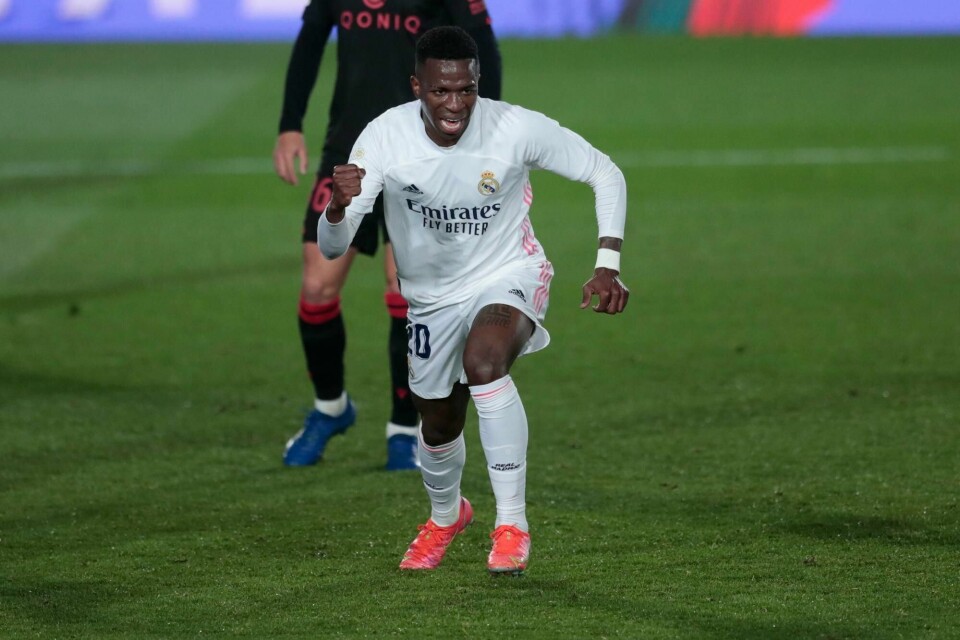 En sen scoring fra brasilianske Vinicius Jr. sørget for at Real Madrid berget 1-1 mot Real Sociedad i spansk fotball mandag.