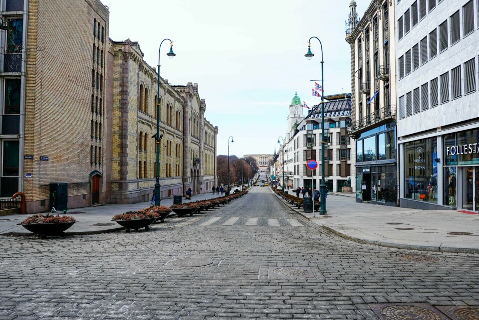 Oslo er stengt ned. Karl Johan er øde. Slik vil det fortsette til mai, minst. Foto: Lise Åserud / NTB