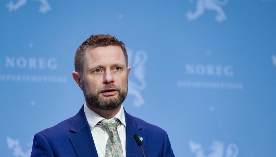 Helse- og omsorgsminister Bent Høie (H) sier at regjeringen vil komme med nye nasjonale tiltak i neste uke. Foto: Berit Roald / NTB
