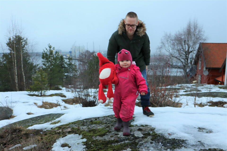 Sonja på to år er ofte ute og leker med pappa Mads Liang Nilsen på friluftsområdet der det nå planlegges å bygge boenheter. Sonja på to år er ofte ute og leker med pappa Mads Liang Nilsen på friluftsområdet der det nå planlegges å bygge boenheter.