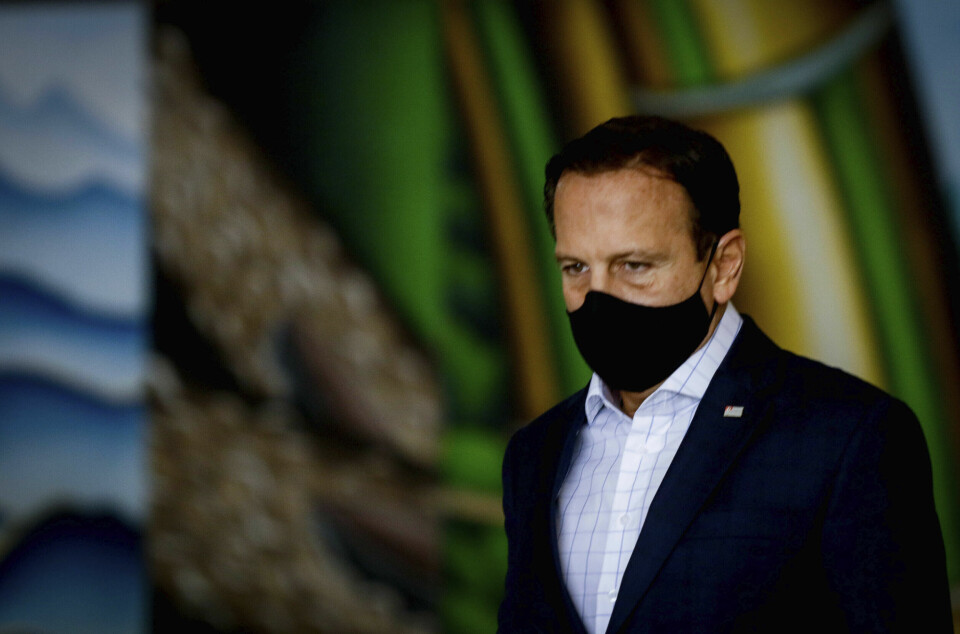 Sao Paolos-delstatsguvernør João Doria har kunngjort nye restriksjoner i kampen mot koronapandemien, og kommet med ny kritikk av landets president. Sao Paolos-delstatsguvernør João Doria har kunngjort nye restriksjoner i kampen mot koronapandemien, og kommet med ny kritikk av landets president.