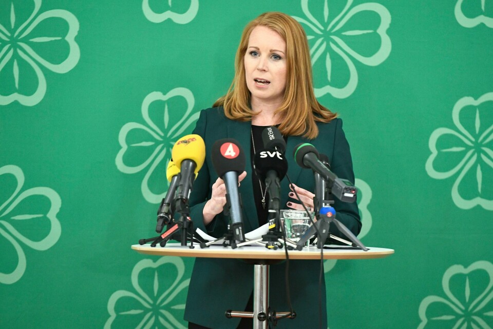 Centern har vært støtteparti til Stefan Löfvens regjering, men nå ønsker partileder Annie Lööf å ta skrittet fullt ut hvis det blir aktuelt etter valget i 2022. Centern har vært støtteparti til Stefan Löfvens regjering, men nå ønsker partileder Annie Lööf å ta skrittet fullt ut hvis det blir aktuelt etter valget i 2022.