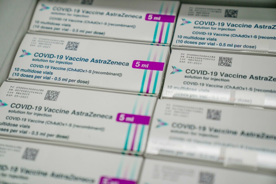 AstraZeneca-vaksinen har 30 prosent høyere risiko for å forårsake sjeldne blodpropptilfeller enn koronavaksinen fra Pfizer, går det fram i en ny, internasjonal studie.