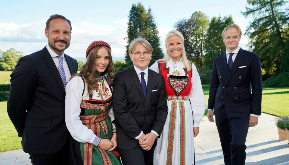 Kongefamilier, både i Norge og andre steder, forsøker å skjerme sine barn og unge ved å skape en egen verden for dem, skriver Kaia Storvik. .