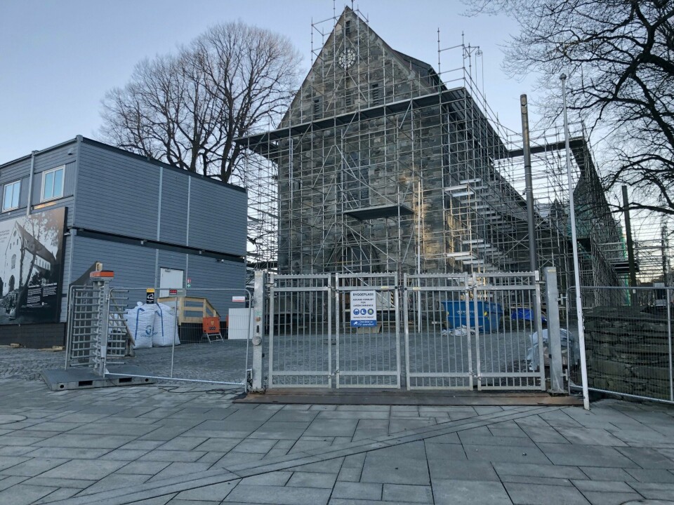 Biskop Reinald begynte arbeidet med byggingen av Domkirken. Enigheten med Sigurd Jorsalfar etter en skilsmissehistorie, fikk fart på prosjektet. Nåtidens restaurering skjer på mer formelle måter.Foto: Bjørn G. Sæbø Biskop Reinald begynte arbeidet med byggingen av Domkirken. Enigheten med Sigurd Jorsalfar etter en skilsmissehistorie, fikk fart på prosjektet. Nåtidens restaurering skjer på mer formelle måter.Foto: Bjørn G. Sæbø