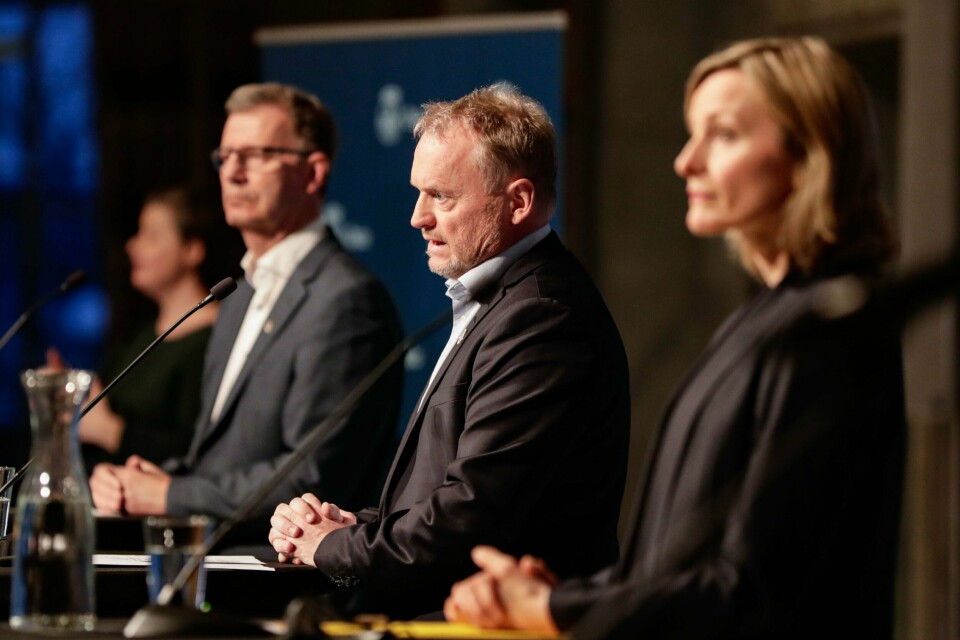 Byrådsleder Raymond Johansen, flankert av helsebyråd Robert Steen og skolebyråd Inga Marte Thorkildsen, orienterer om koronasituasjonen og hvilke tiltak som skal gjelde fremover i Oslo.