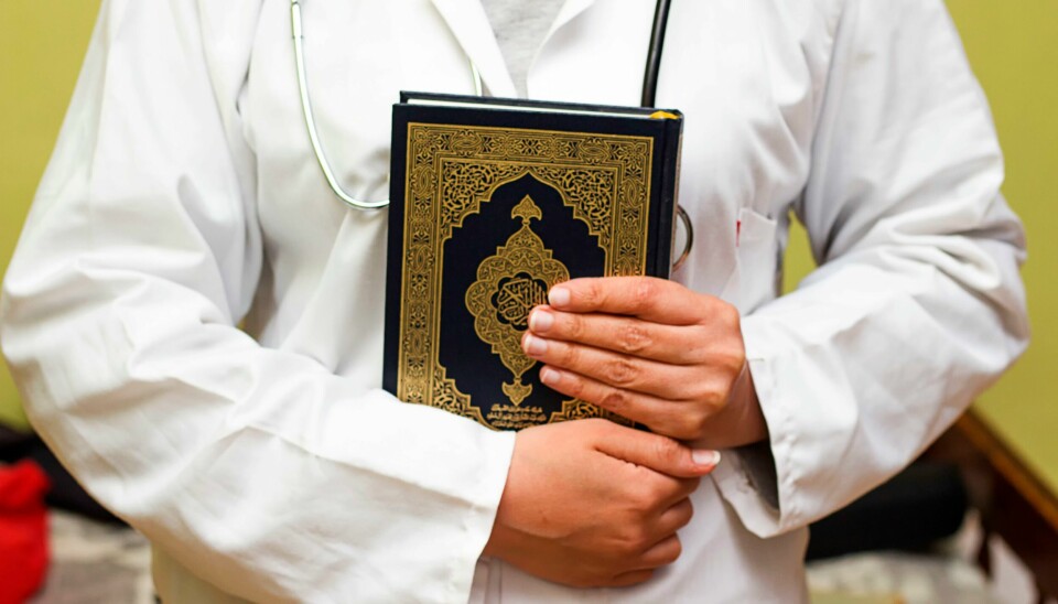 I norske helseinstitusjoner bør faglig kompetanse innen sjelesorg, psykologi, omsorgsarbeid og flerkulturell kompetanse være det mest avgjørende for å jobbe med sårbare pasienter og pårørende, skriver vår kommentator. .