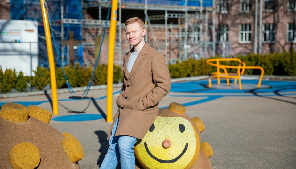 Til tross for sin unge alder, har Mikhail Grouzdev mye bagasje. Den akter han å bruke til noe godt. Mikhail Grouzdev (24) fra Moss har skrevet bok om psykiske lidelser, basert på sine egne erfaringer.