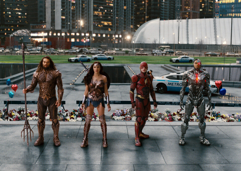 Justice League, i norske tegneserier en gang kjent som Lovens Voktere, i en scene fra den opprinnelige filmen: Aquaman (Jason Momoa), Wonder Woman (Gal Gadot), The Flash/Lynet (Ezra Miller) og Cyborg (Ray Fisher). Justice League, i norske tegneserier en gang kjent som Lovens Voktere, i en scene fra den opprinnelige filmen: Aquaman (Jason Momoa), Wonder Woman (Gal Gadot), The Flash/Lynet (Ezra Miller) og Cyborg (Ray Fisher).