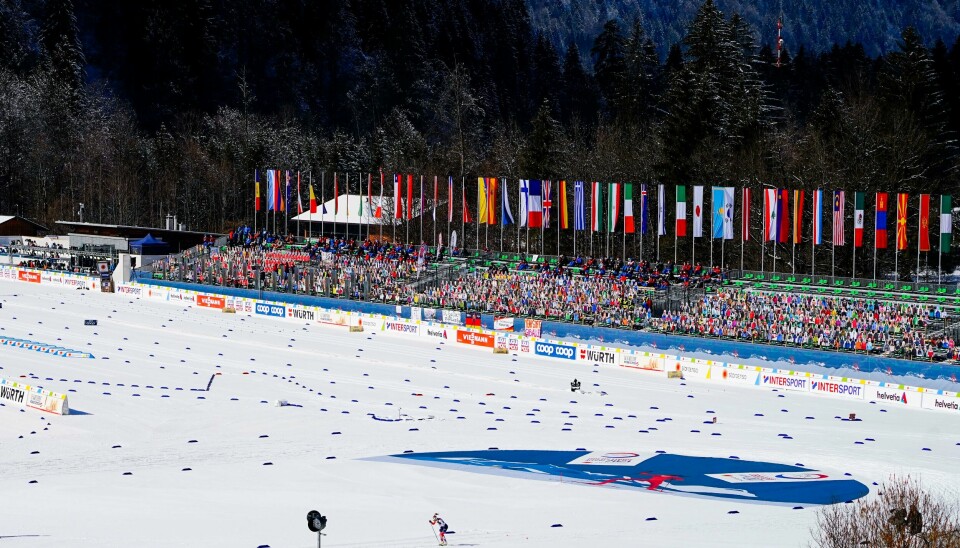 Therese Johaug går alene på langrennsstadion under langrenn 30 km. klassisk for kvinner under VM på ski i Oberstdorf, Tyskland. Pappklikum, frivillige og media er de eneste som får lov å være til stede. Therese Johaug går alene på langrennsstadion under langrenn 30 km. klassisk for kvinner under VM på ski i Oberstdorf, Tyskland. Pappklikum, frivillige og media er de eneste som får lov å være til stede.