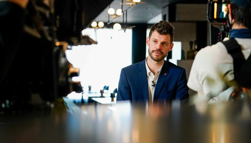 Rødt-leder Bjørnar Moxnes ber Stortinget sette ned en uavhengig kommisjon for å granske trygdeskandalen.