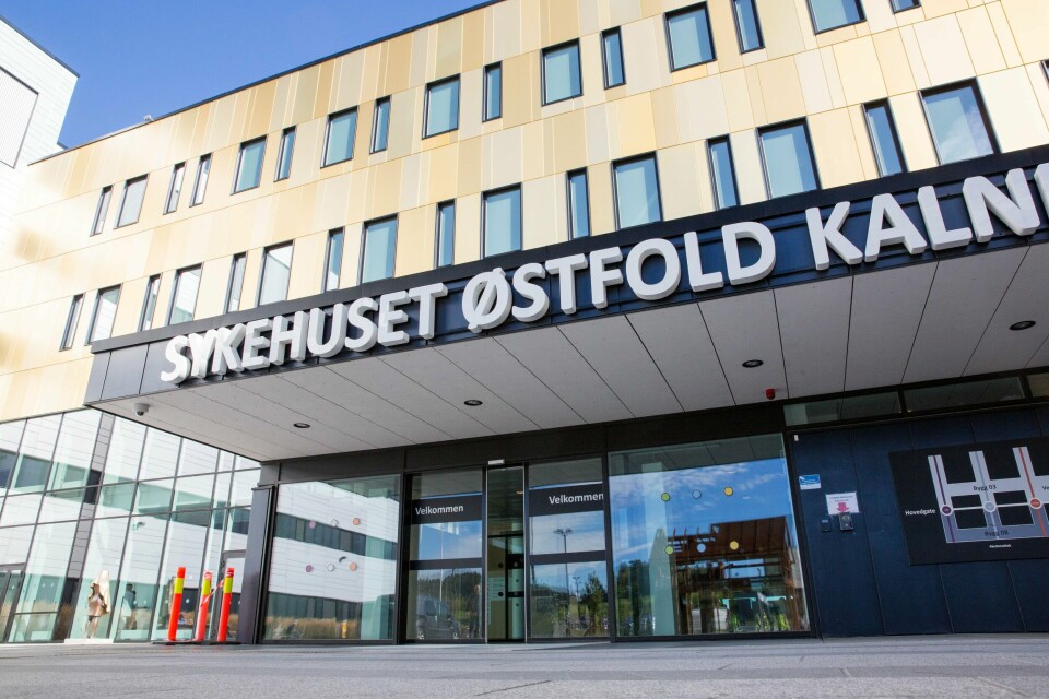 Sykehuset Østfold opplever større pasientilstrømming nå enn før pandemien. I Helse Sør-Øst som Sykehuset Østfold tilhører, er det bygget opp flere større laboratorier som kan bistå med analyser dersom sykehusene ikke har kapasitet til å analysere alle selv.
