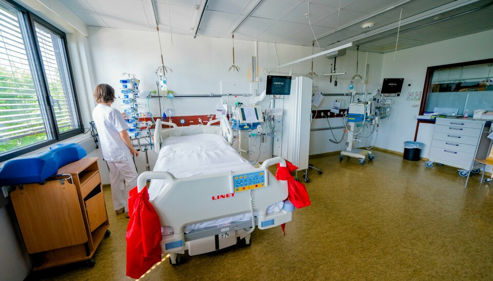 Ett år etter at koronapandemien traff landet, har antall intensivplasser ved norske sykehus blitt redusert med elleve plasser, skriver Aftenposten. Ett år etter at koronapandemien traff landet, har antall intensivplasser ved norske sykehus blitt redusert med elleve plasser, skriver Aftenposten.Foto: Stian Lysberg Solum / NTB