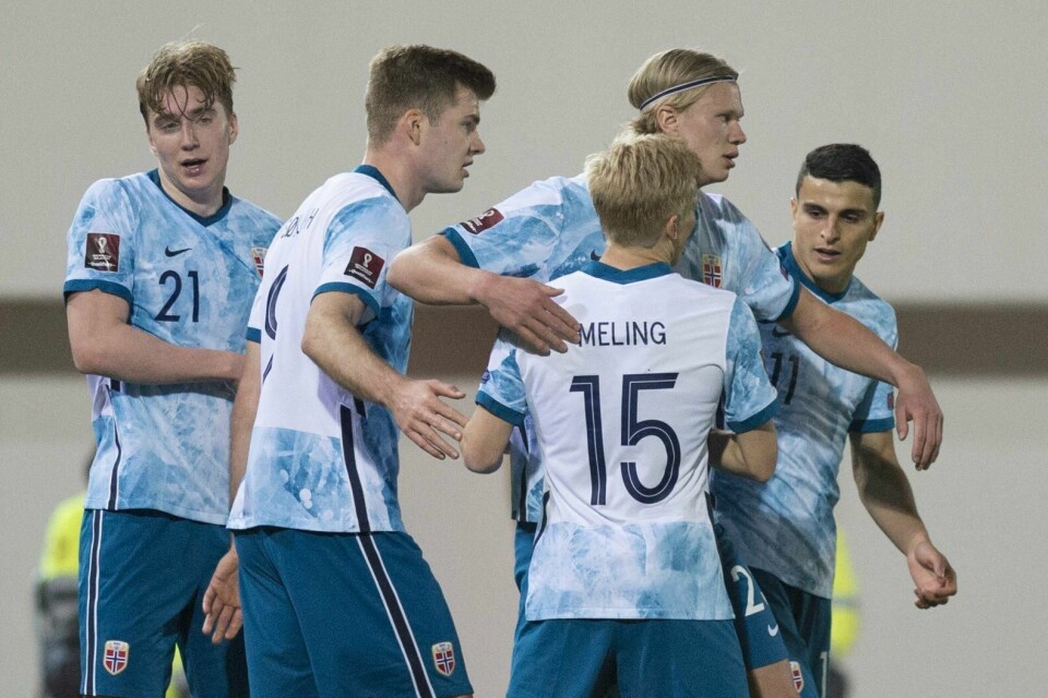 Kristian Thorstvedt feirer sitt mål sammen med andre lokale helter som Erling Braut Haaland og Birger Meling i VM-kvalifiseringskampen mot Gibraltar. Kristian Thorstvedt