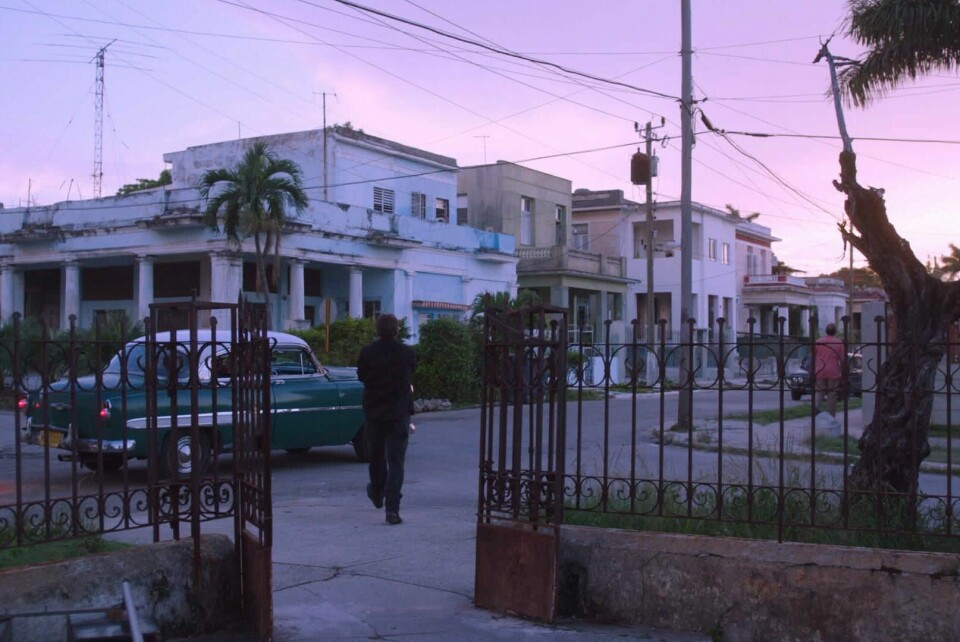 Ett helt år og fire årstider går mens politimannen Mano Conde jobber med en sak i Havana. Ett helt år og fire årstider går mens politimannen Mano Conde jobber med en sak i Havana.