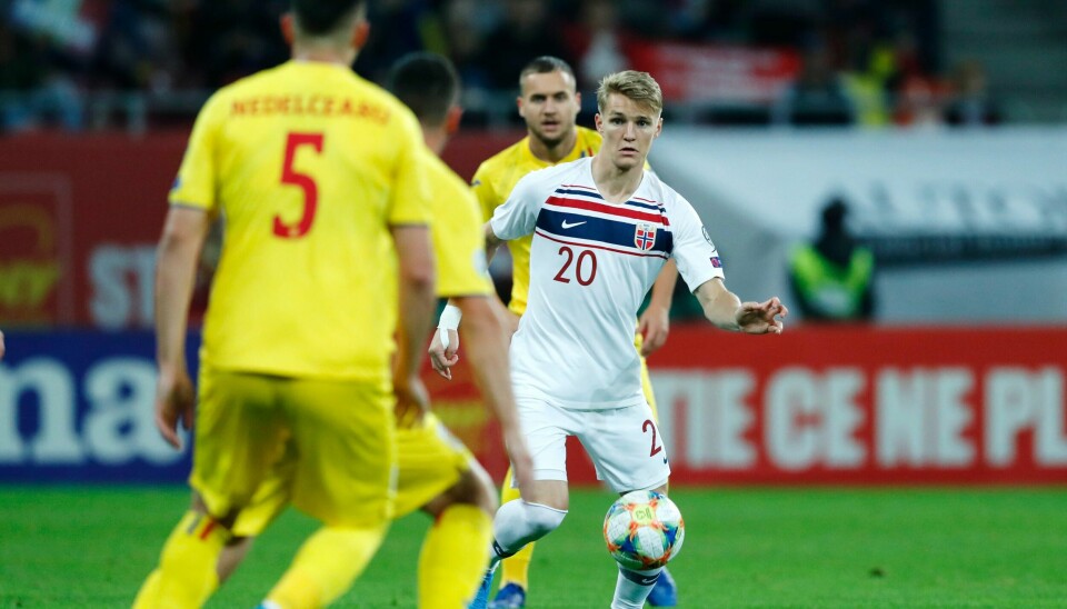 Norges Martin Ødegaard i aksjon under EM-kvalifiseringskampen mellom Romania og Norge på Arena Nationala. Foto: Stian Lysberg Solum / NTB scanpix