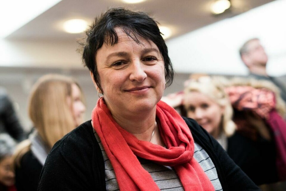 Hver dag går mange ansatte tur forbi den korona-stengte bedriften: – Det er kjempesårt ###
