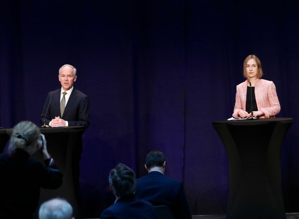 Finansminister Jan Tore Sanner (t.v.) og næringsminister Iselin Nybø presenterte torsdag regjeringens forslag til kompensasjonsordning til koronarammede bedrifter. Foto: Terje Bendiksby/NTB scanpix