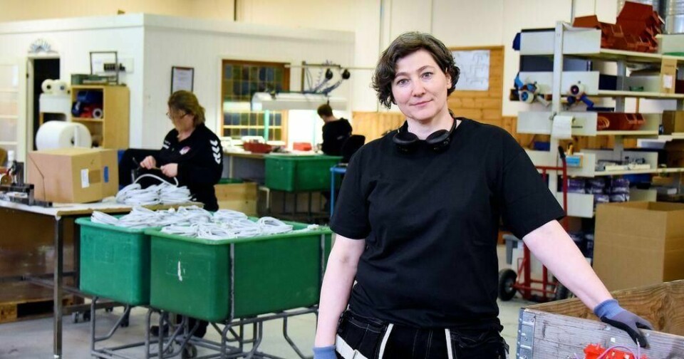Tonje Ragnøy Solstad ved Svelvik produkter har ikke stengt virksomheten helt ned, på grunn av en større kontrakt. Men hun er usikker på framtida.