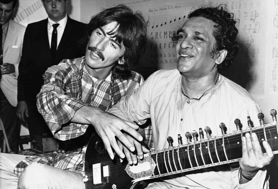 Ravi Shankar med George Harrison i 1967.Foto: AP/NTB Scanpix