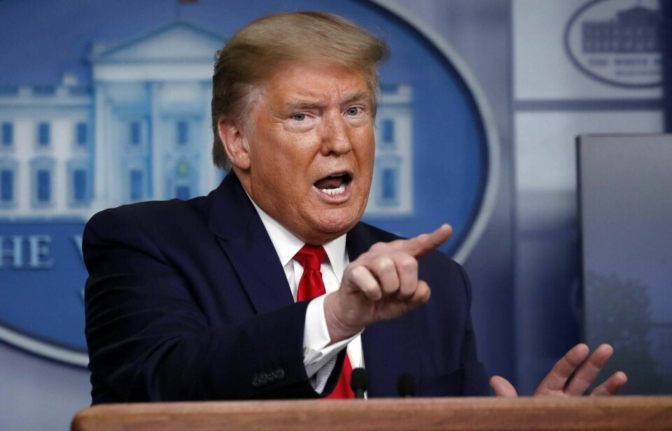 President Donald Trump raste mot mediene for å skrive at han ignorerte trusselen fra koronaviruset og ikke lyttet til ekspertene før det var for sent.